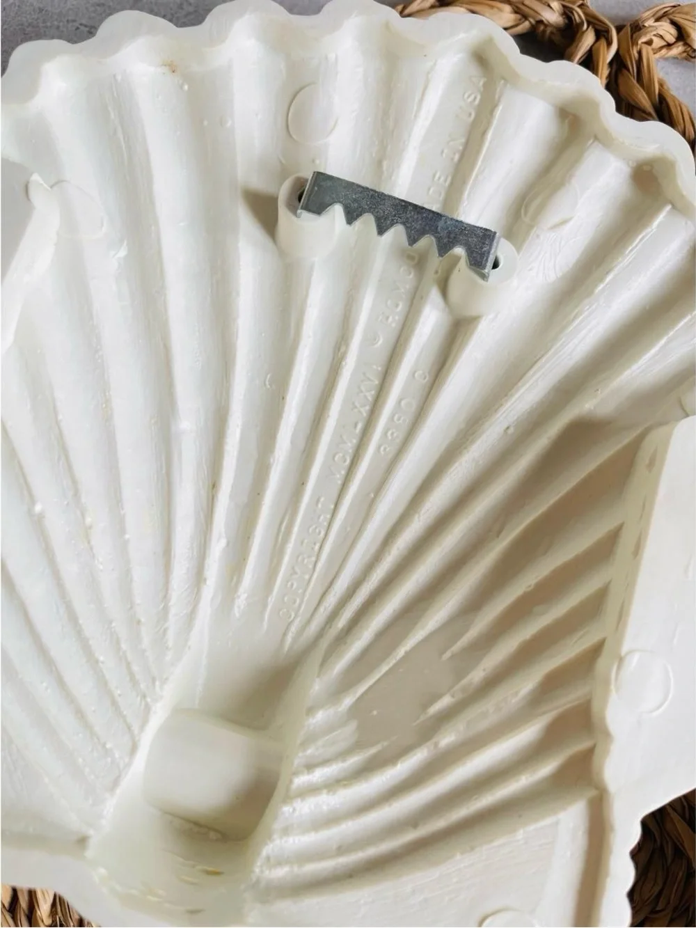 Set of 2 70s Vintage Homco Seashell Scallop Plastic Towel Hangers Coastal